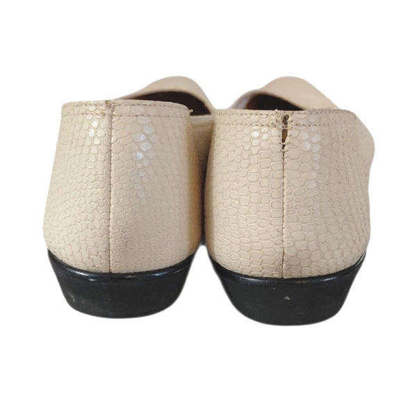 Salvatore Ferragamo Women's Wedge Flats Cream Snake Embossed Flat Shoe 8.5 - Picture 6 of 11